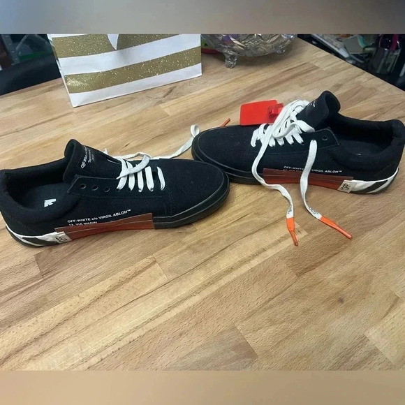 Off-White Vulcanized updated  stripes - Picture 3 of 9